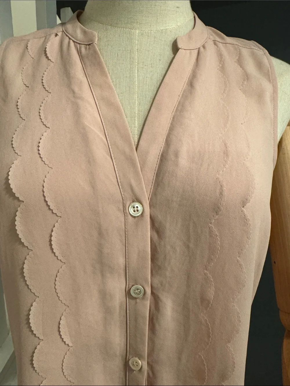 Anthropologie Brand Meadow Rue. Sleeveless Scallop-Trim. Blush Pink. Size 4 - Picture 3 of 9